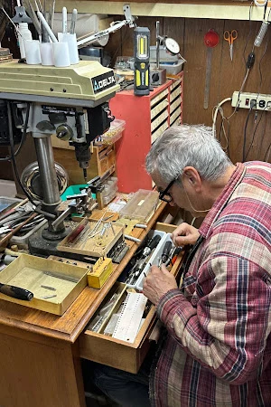 Antique Clock Shop