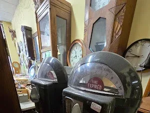 Classical Clocks & Antiques