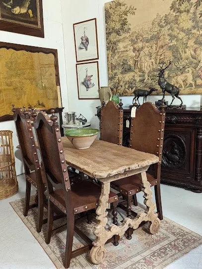Lolo French Antiques et More